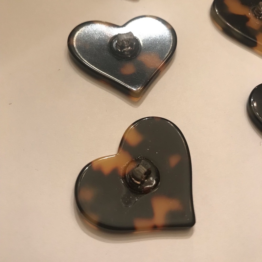 7 Tortoise Shell Colored Heart Buttons - image 5
